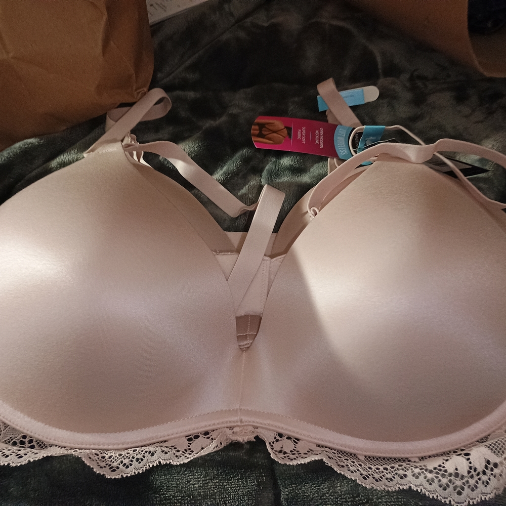 Maidenform Cream Molded Cup Bra Intimates